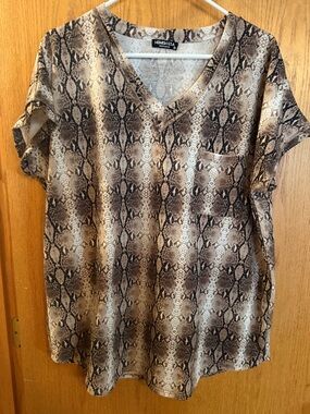 HEIMISH USA Snakeskin Print V-Neck Tee - Brown & Cream